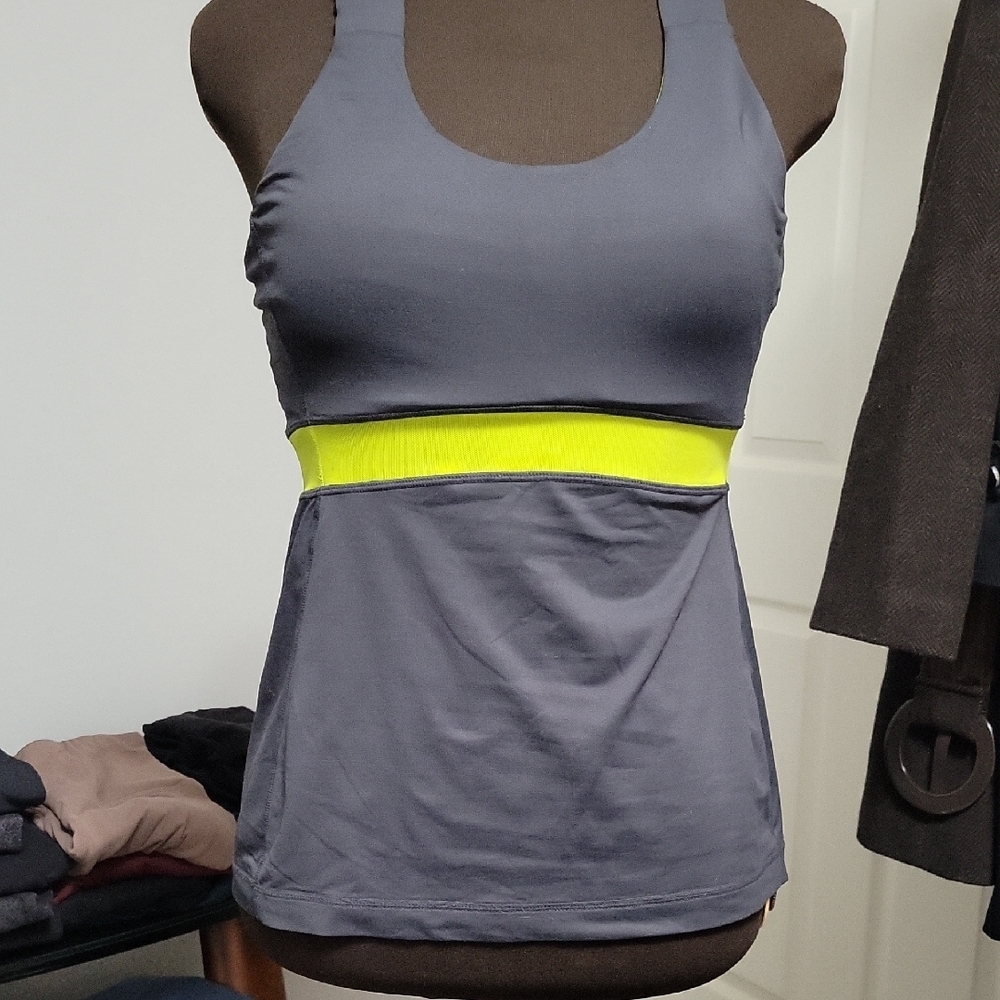 5/$20**Size 8 Lululemon Swift Tank